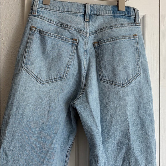 Abercrombie & Fitch 26” Inseam The 90s Relaxed Jean Hivh Rise Light Wash Busted - Picture 7 of 7